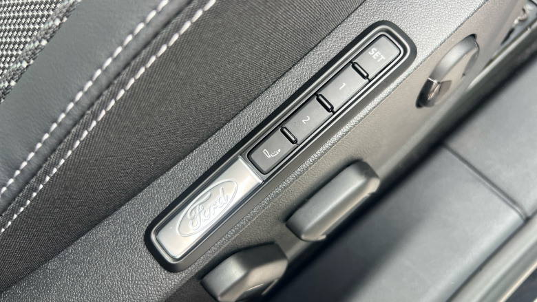 Ford Explorer 210kW Select 77kWh 5dr Auto Electric Estate